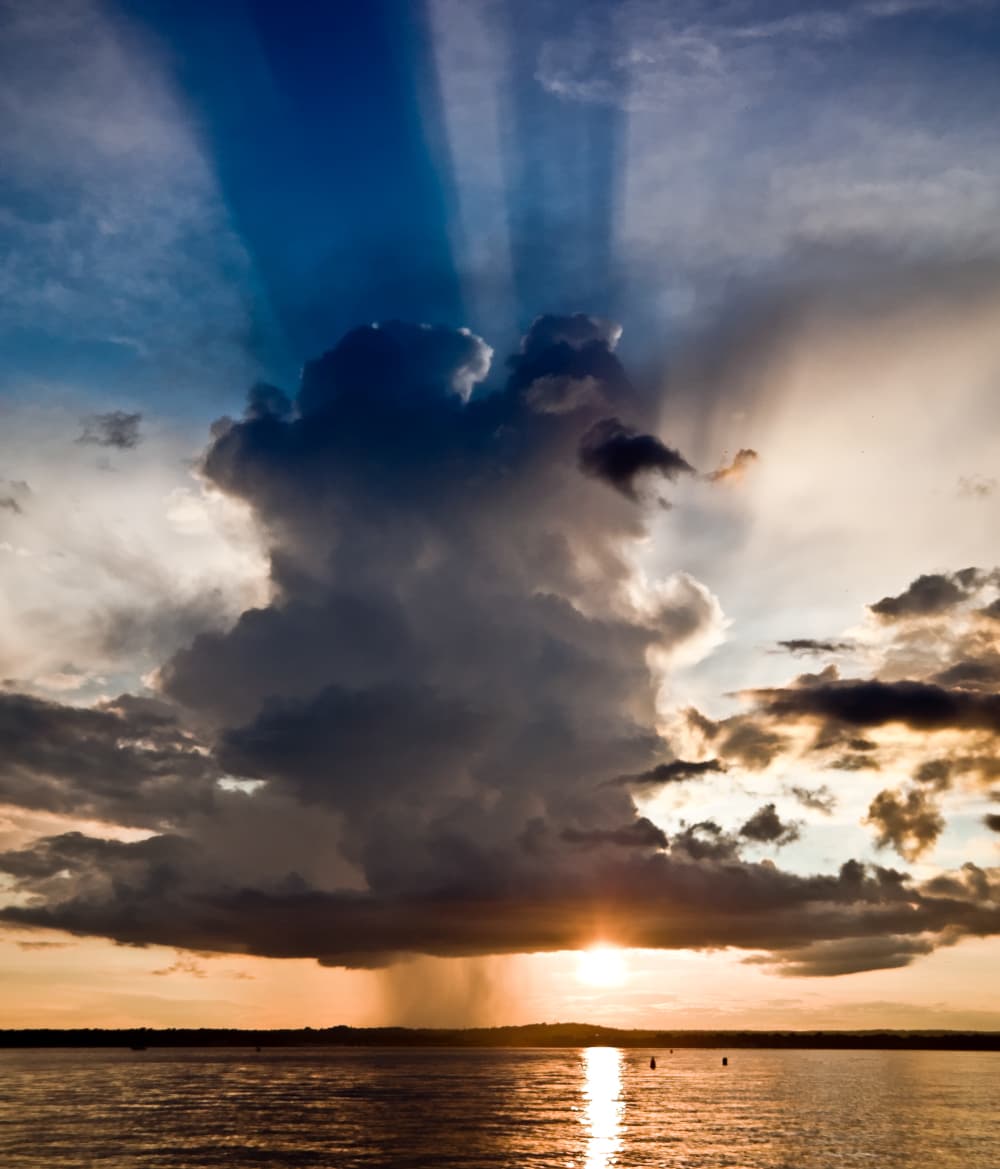 积雨云（Cumulonimbus Cloud）